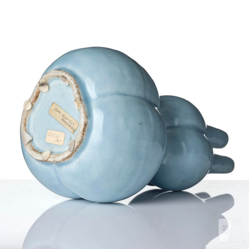A 'claire de lune' glazed double-gourd vase, - 图8